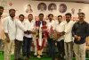 డాక్టర్ వంపూరు గంగులయ్యకు గొర్లె వీర వెంకట్ ఆధ్వర్యంలో ఘనంగా సన్మానించిన జనసైనికులు
