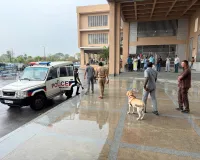 మేడ్చల్ జిల్లా కలెక్టరేట్‌‌కు..! బాంబు బెదిరింపులు..!