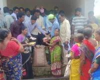 తుఫాన్ బాధిత కుటుంబాలకు నిత్యావసర సరుకుల పంపిణీ:తహసీల్దార్ హెచ్.అన్నాజీ రావు