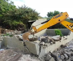 అక్రమ నిర్మాణాలపై.. రెవెన్యూ